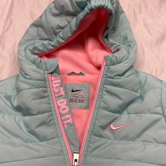 Nike Puffer Jacket - Picture 1 of 3